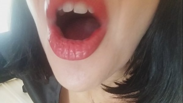 ທີ່ຮັກ, ແມ່ລ້ຽງຂອງທ່ານຈະບໍ່ໃຫ້ທ່ານໄປໂຮງຮຽນມື້ນີ້ ... ຂ້າພະເຈົ້າຕ້ອງການທ່ານຫຼາຍເກີນໄປ ...